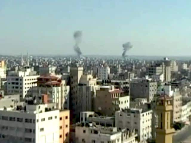 Videos : प्राइम टाइम इंट्रो : गाजा पर इजराइली हमले पर उदासीनता