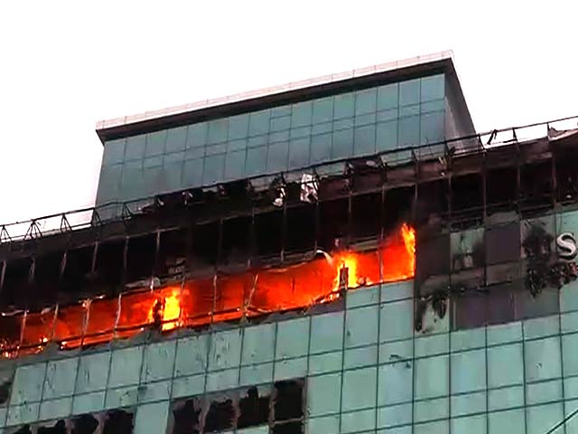 Video : मुंबई : अंधेरी वेस्ट की लोटस बिल्डिंग में आग