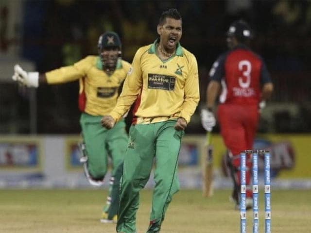 Video : Sunil Narine Bowls T20's First Maiden Super-Over