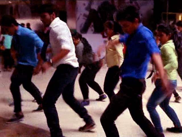 दिल्ली में डांस की मस्ती