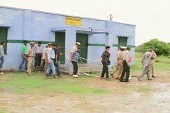 लखनऊ रेप-हत्याकांड : अस्पताल का सुरक्षा गार्ड हिरासत में... लखनऊ रेप-हत्याकांड : अस्पताल का सुरक्षा गार्ड हिरासत में...