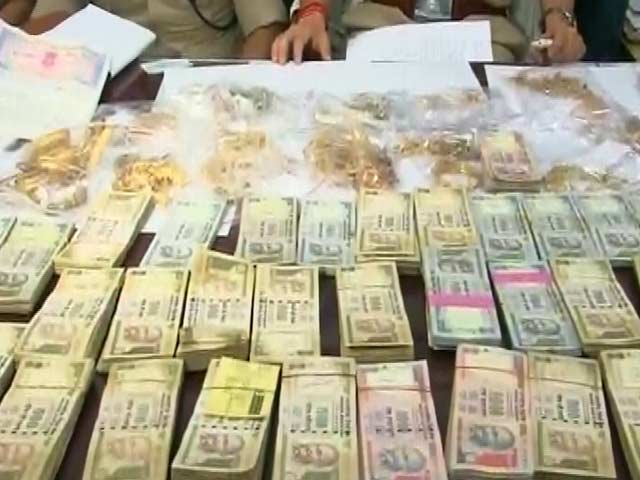Video : Police Recovers Crores Worth of Loot from Thieves Who Stole From Rabri's Brother