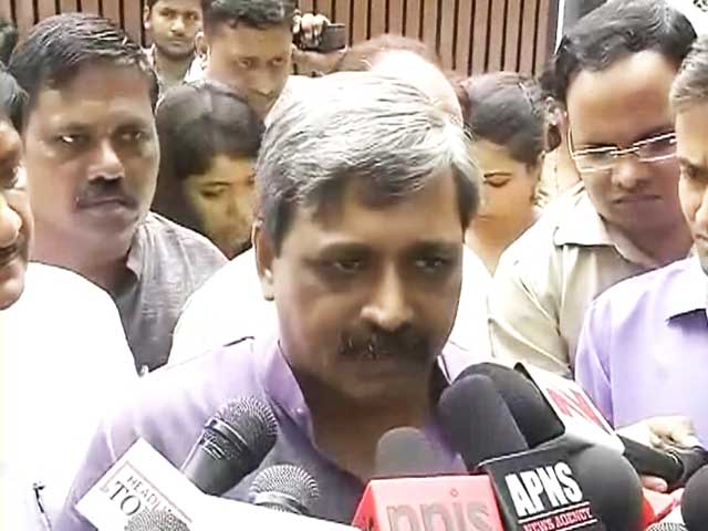 इंडिया नौ बजे : दिल्ली में सरकार पर सस्पेंस