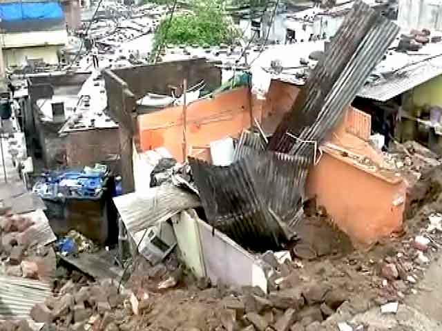 Video : भोपाल : भारी बारिश से दीवार गिरी, दो लोगों की मौत