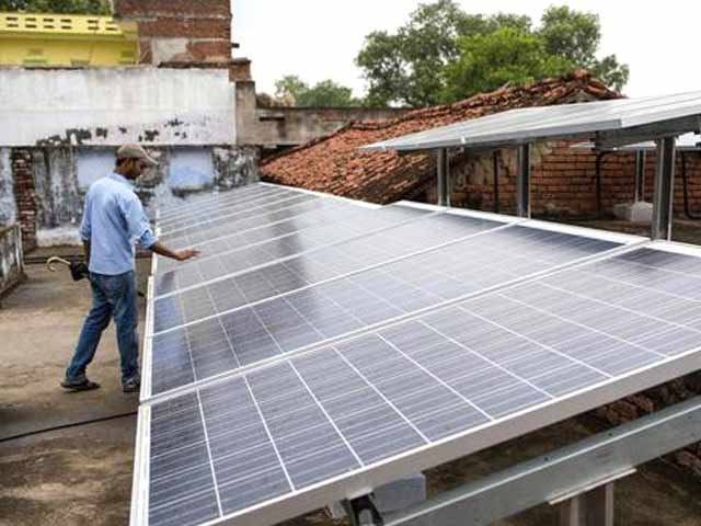 सौर ऊर्जा से गांव हुआ रोशन