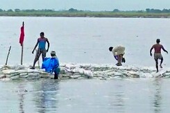 बदायूं केस : पानी का स्तर बढ़ने से शव निकालने में मुश्किल बदायूं केस : पानी का स्तर बढ़ने से शव निकालने में मुश्किल