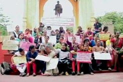 यूपी के गवर्नर का 'बलात्कार' पर विवादित बयान यूपी के गवर्नर का 'बलात्कार' पर विवादित बयान