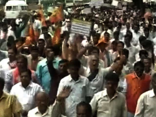 बच्ची से बदसलूकी मामला : बीजेपी का विरोध-प्रदर्शन