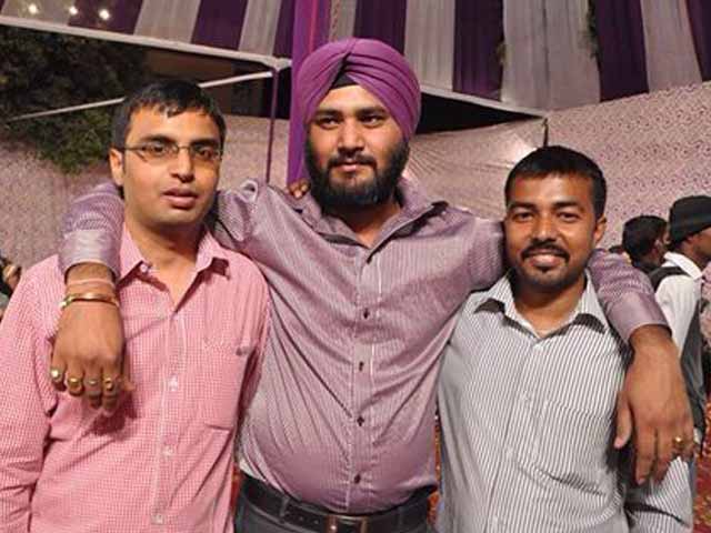 3 Men Found Dead in Car, Police Suspect Poisonous Fumes