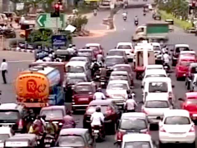 Video : Chennai Builders vs Traffic Police