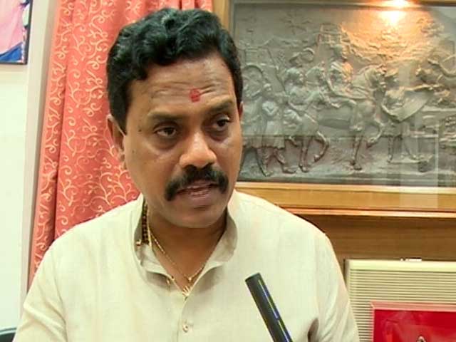 Video : 'Didn't Know he Was Muslim, We Attend Iftaars': Sena MP Vichare Defends Himself