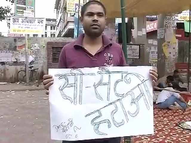 खबरों की खबर : सड़क पर इम्तिहान