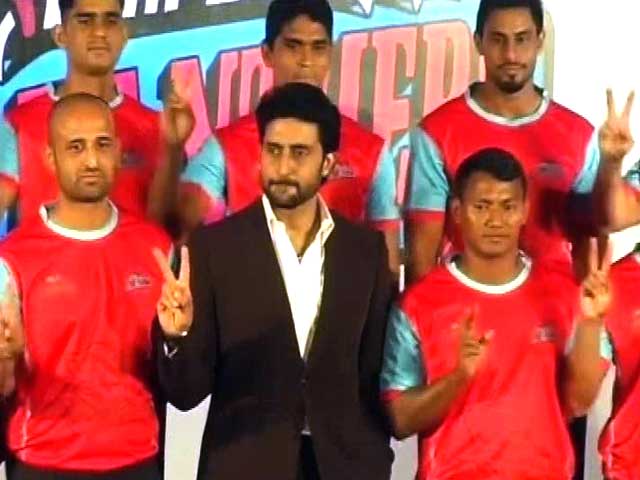 Abhishek Hangs Out With His Kabbadi Team