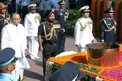 करगिल जीत के 15 साल पूरे, शहीदों को दी गई श्रद्धांजलि करगिल जीत के 15 साल पूरे, शहीदों को दी गई श्रद्धांजलि