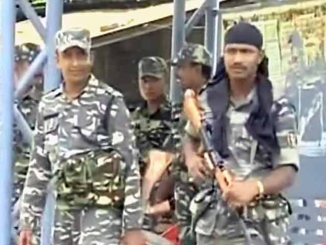 Videos : मुरादाबाद के कांठ में तनाव बरकरार, धारा-144 लागू