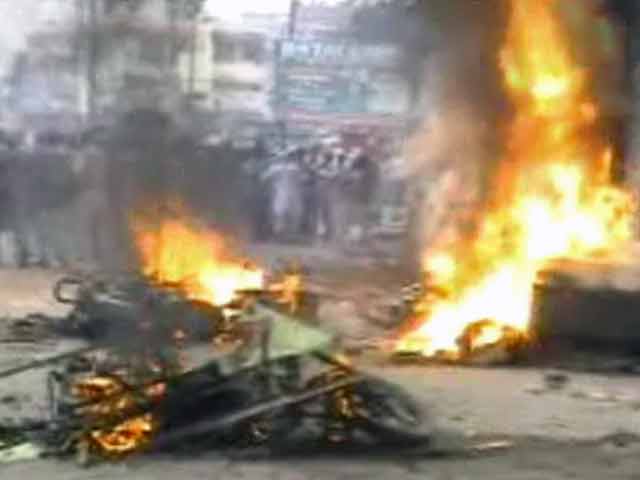 Videos : सहारनपुर में दो गुटों में झड़प, तीन की मौत