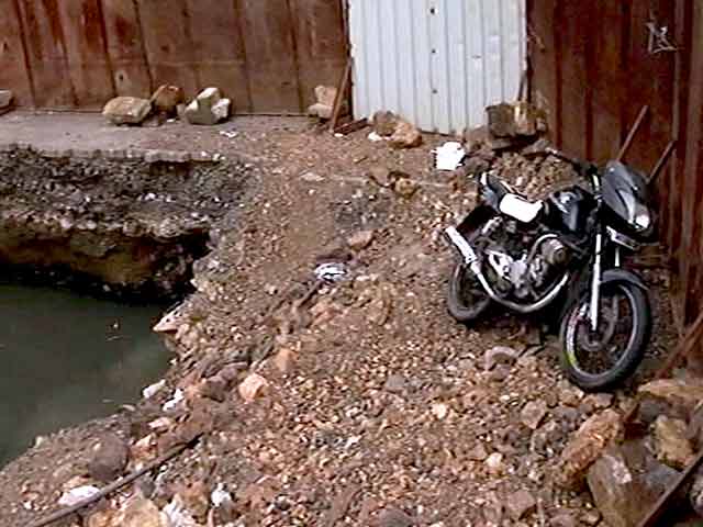 मुंबई में बीएमसी के गड्ढे ने ली दो नाबालिग बाइकर्स की जान