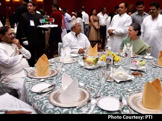 Video : Sonia Gandhi Holds Iftar, Shares Table With Sharad Yadav and Lalu