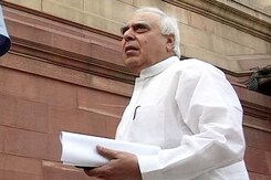 Ex-Ministers, Exit Bungalows: 16 Former Ministers From UPA Served Eviction Notice Ex-Ministers, Exit Bungalows: 16 Former Ministers From UPA Served Eviction Notice