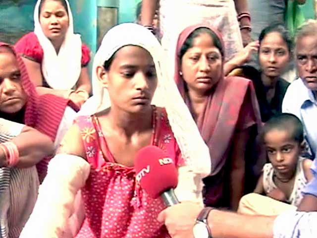 ई-रिक्शा ने मारी टक्कर, बच्चा गर्म चाशनी की कढ़ाही में गिरा