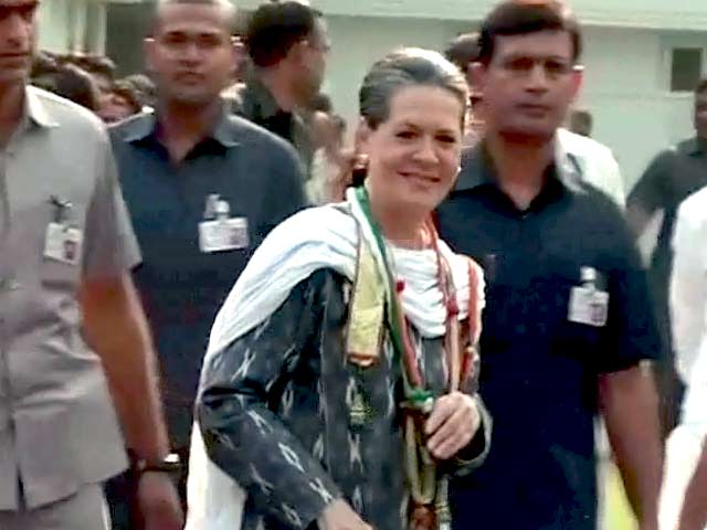 इंडिया 7 बजे : सोनिया गांधी भी लिखेंगी किताब