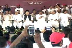 Friendship Day? Mulayam Appears With Amar Singh, Who he Expelled Friendship Day? Mulayam Appears With Amar Singh, Who he Expelled