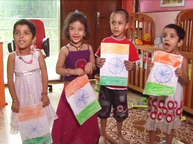Video : Little Fingers Paint the Tricolour