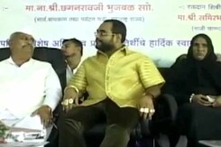 नेता ने पहनी सोने की शर्ट, कीमत करीब डेढ़ करोड़ रुपये नेता ने पहनी सोने की शर्ट, कीमत करीब डेढ़ करोड़ रुपये