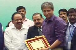 डीएमए ने किया रवीश कुमार को सम्मानित डीएमए ने किया रवीश कुमार को सम्मानित