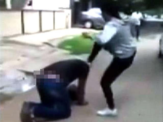 Video : Caught on Camera: Woman Kicks Man Who Harassed Her