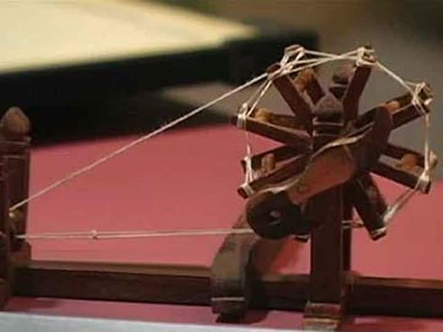 Video : Smallest <i>Charkha</i> Which Can Spin Thread From Cotton