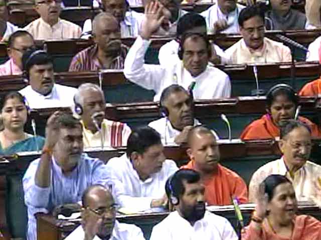 खबरों की खबर : जजों की नियुक्ति से जुड़ा बिल लोकसभा में पास