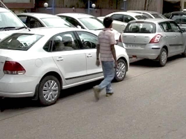 Video : Urban Mess: No End to Parking Woes