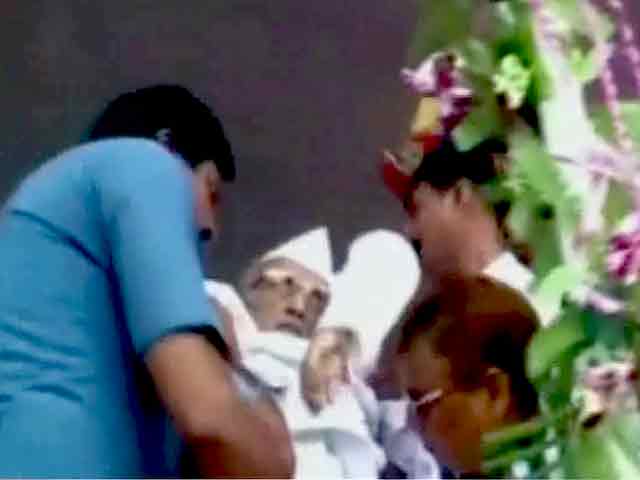 भाषण देते वक्त बेहोश होकर गिर पड़े झारखंड के राज्यपाल