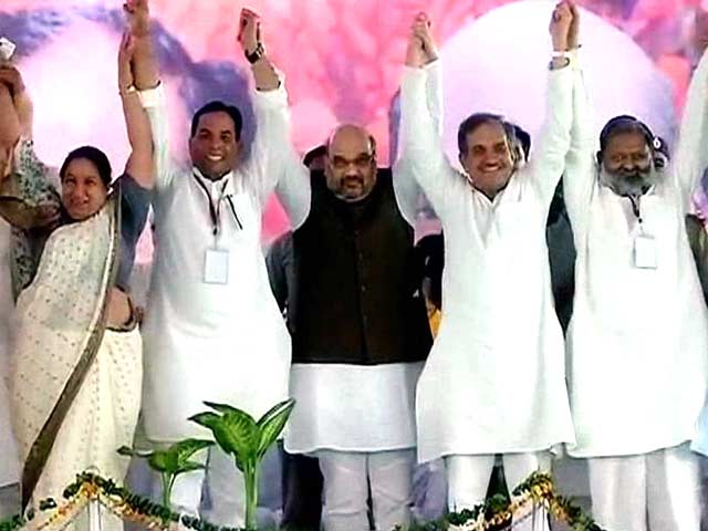 Rebel Congress Leader Birender Singh Joins BJP at Amit Shah's Rally