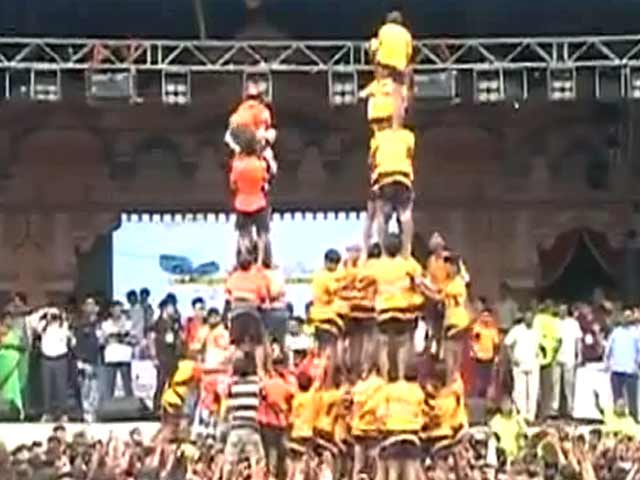 मुंबई में दही-हांडी की धूम