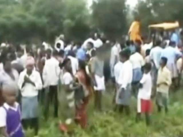 Video : Farmers Resent New Law Regulating Bore Well Digging in Tamil Nadu