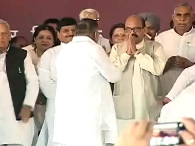 मुलायम सिंह यादव से मिले अमर सिंह