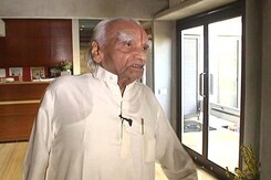Yoga Guru BKS Iyengar Dies at 95 Yoga Guru BKS Iyengar Dies at 95