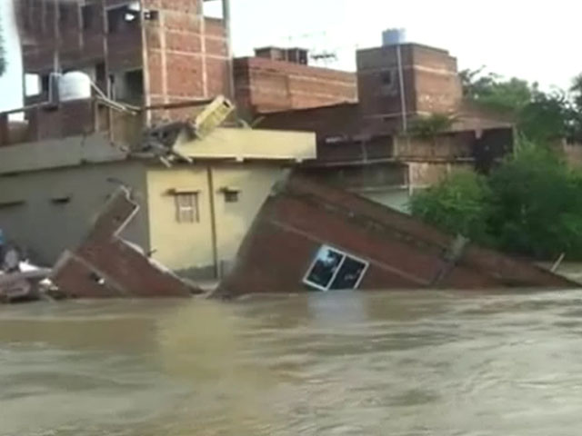 नालंदा में भारी बारिश में ढह गया मकान