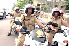 मुंबई की सड़कों पर अब महिला बीट मार्शल्स भी मुंबई की सड़कों पर अब महिला बीट मार्शल्स भी