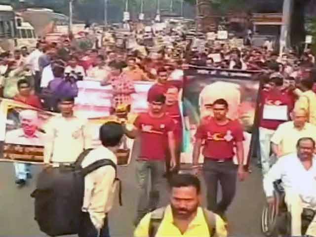 पुणे : दाभोलकर की याद में निकला जुलूस