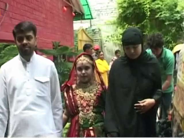 बनारस : बच्चों ने पेश की सांप्रदायिक सौहार्द की मिसाल बनारस : बच्चों ने पेश की सांप्रदायिक सौहार्द की मिसाल