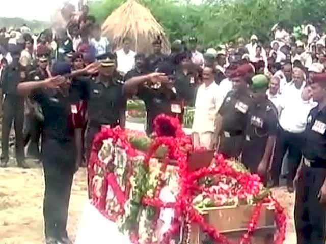 Videos : 18 साल पहले शहीद हुए गया प्रसाद का हुआ अंतिम संस्कार