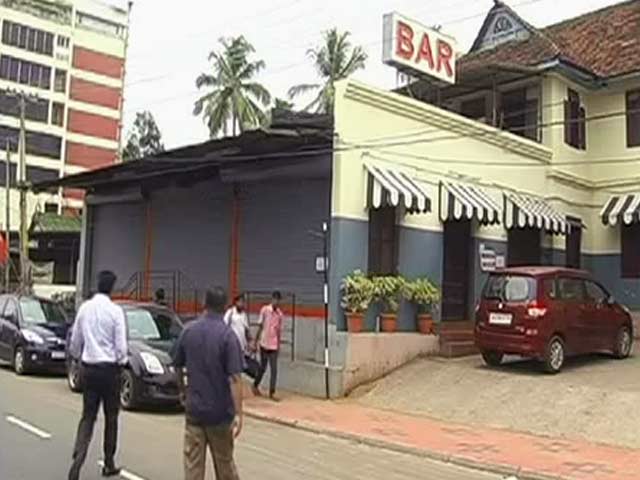 केरल में शराब पर रोक की तैयारी