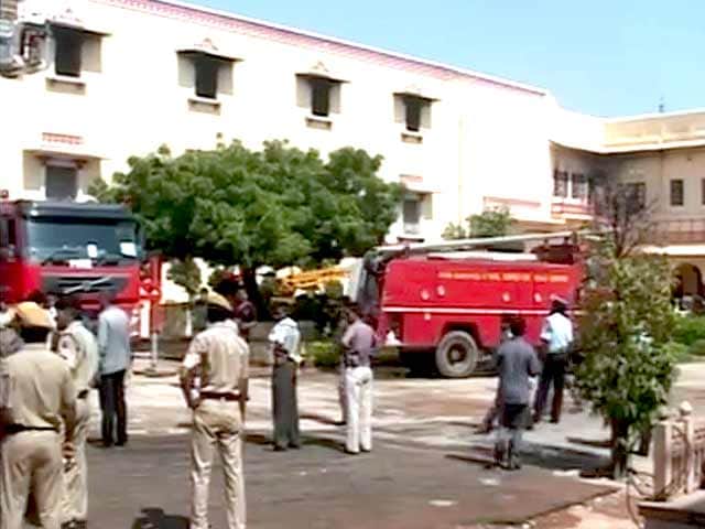 Videos : जयपुर के सिटी पैलेस में आग से संपत्ति को नुकसान