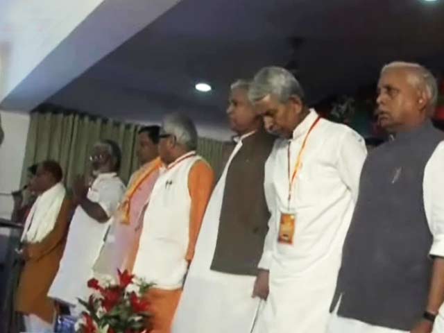 इंडिया 9 बजे : लव जिहाद के ज़िक्र से बची बीजेपी