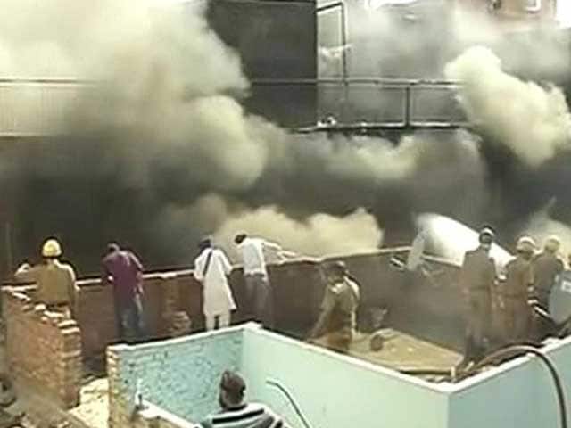 Video : Major Fire at Delhi's Chandni Chowk, 25 Fire Engines Rushed to Spot