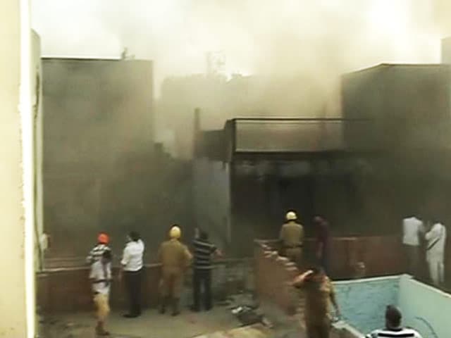Video : Two Fires at Two Major Markets in Delhi, No Casualties