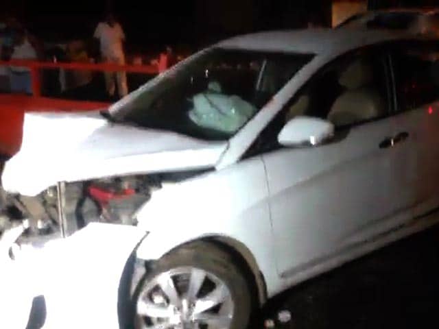 Video : Caught on Camera: Delhi Drunk Driver Almost Rams Into Temple
